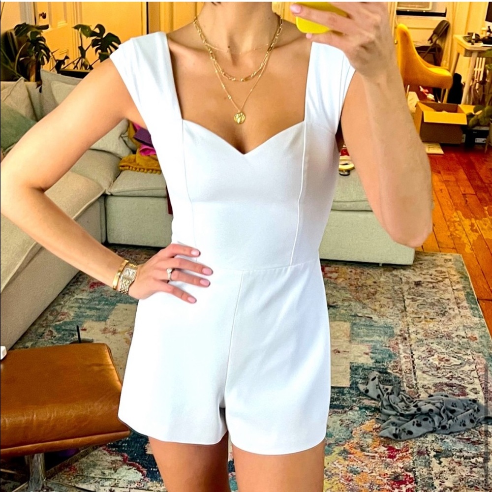 Alice and Olivia White Shorts Romper Size 2 NWT - Picture 6 of 7